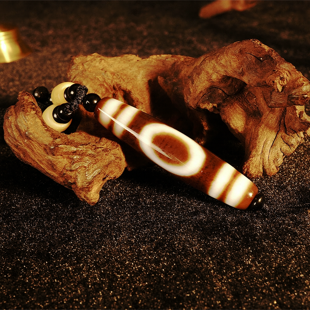 Heaven-Earth One-Eyed Dzi Bead – 2.28 inch (58mm) (Blessing of Clarity & Wisdom)