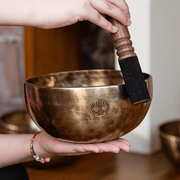 Himalayan High-Copper Full-Moon OM Singing Bowl (31–32 cm / 12.2–12.6 in) - Himalayan Whisper -